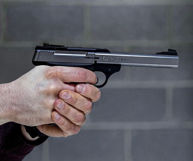 Transport broni na polowanie za granicę: procedury i dokumenty